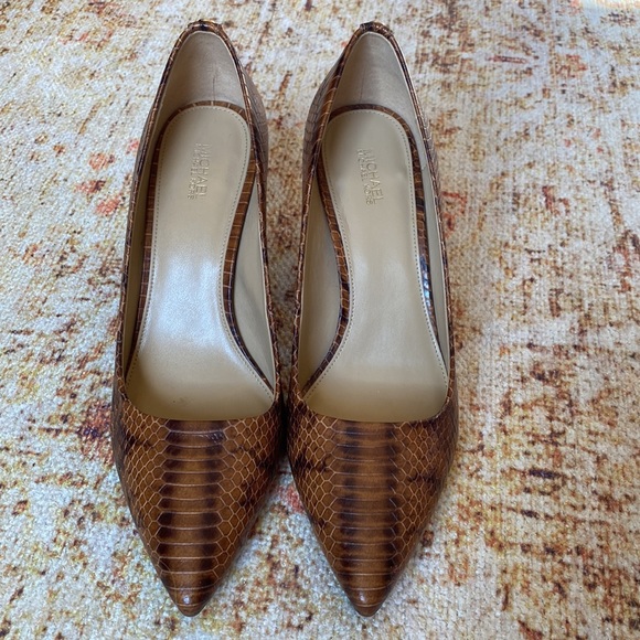 MICHAEL KORS Dorothy Flex Pump - Picture 2 of 4